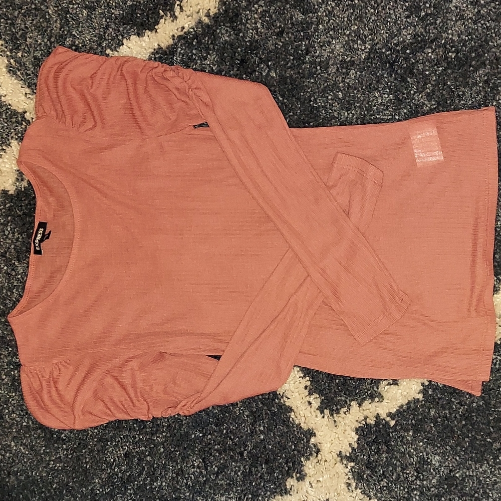 Long, rouched sleeved shirt